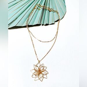 Gold flower pendant necklace S232